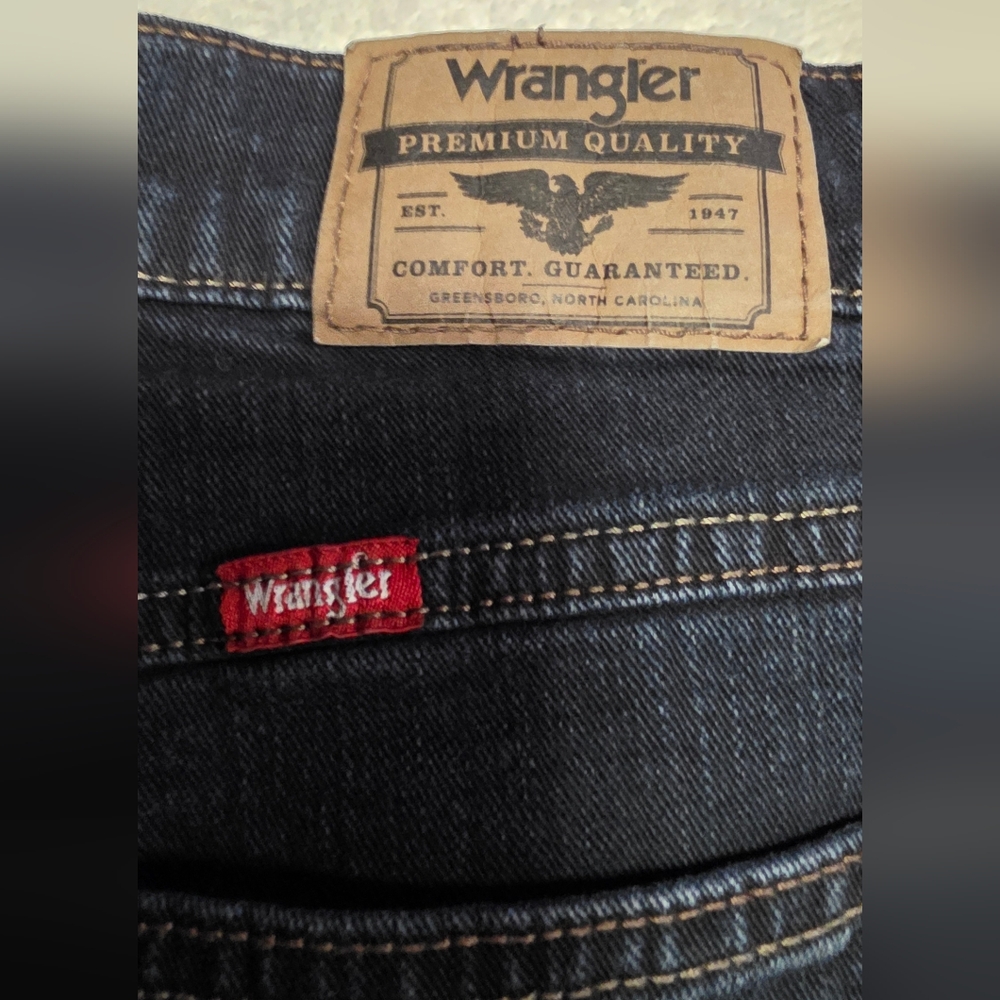 Wrangler Men's Deep Indigo Straight Jeans - Picture 3 of 4